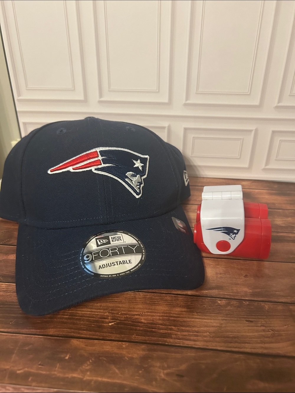 New England Patriots Navy 9FORTY Adjustable Cap & vintage Pats binoculars